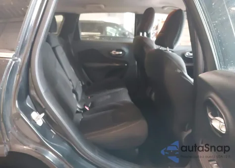 2015 Jeep Cherokee Latitude z USA, uszkodzony, nr VIN 1C4PJMCS6FW792306